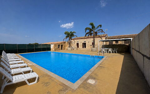 L'Oasi di Salvo: Blue, Swimming Pool, Resort, Leisure Centre, Hotel
