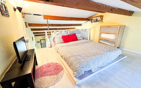 Ostrica: Furniture, Interior Design, Flooring, Bedroom, Bed, Floor, Wood, Room, Ceiling, Wood Flooring