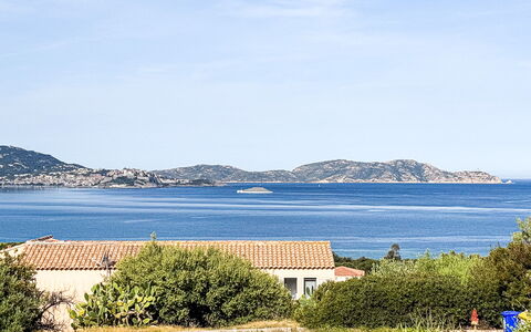 Ostrica: Sky, Blue, Water, Body Of Water, Horizon, Coast, Coastal And Oceanic Landforms, Sea, Hill, Ocean