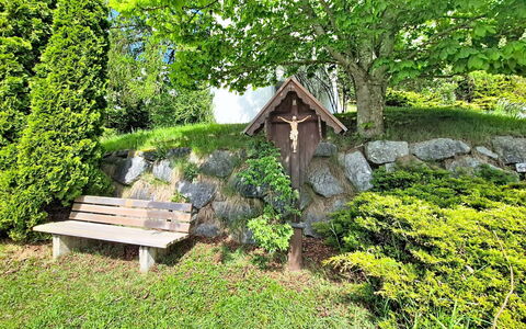 Halbeis: Green, Leaf, Shrub, Garden, Plant Community, Groundcover, Spring, Landscaping, Lawn