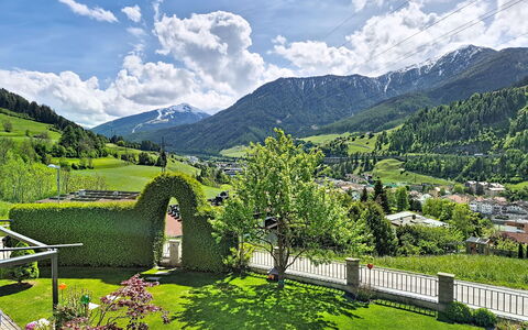 Halbeis: Mountainous Landforms, Mountain, Hill, Highland, Mountain Range, Landscape, Valley, Hill Station, Alps