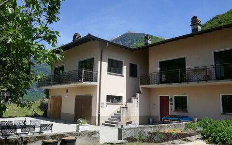 Casa Malva: House, Home, Mountain Range, Balcony, Porch, Shade, Estate, Villa, Mountain Village, Driveway