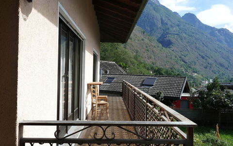 Casa Malva: Wood, Home, Furniture, Ceiling, Cottage, Living Room, Hardwood, Chair, Wood Flooring