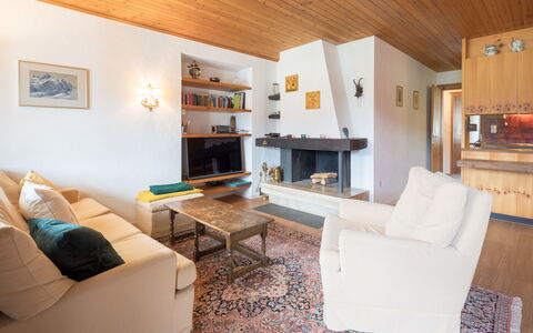 Laax 71: Furniture, Interior Design, Flooring, Floor, Couch, Wall, Room, Living Room, Ceiling, Wood