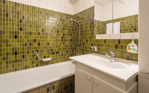 Val Signina 3-28: Wall, Flooring, Interior Design, Plumbing Fixture, Bathroom, Floor, Tile, Plumbing, Tap, Sink