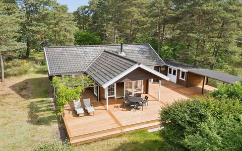 Aiyana - 2.1Km from the Sea: House, Home, Cottage, Estate, Hardwood, Siding, Porch, Garden Buildings, Farmhouse