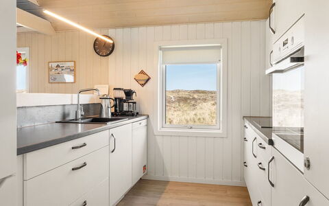Flugha - 190M from the Sea: Hardwood, Wood Stain, Kitchen