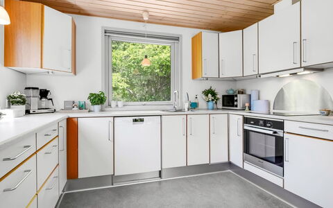 Flor - 900M from the Sea: Kitchen, Kitchen Appliance, Major Appliance, Countertop, Interior Design, Flooring, Kitchen Sink, Ceiling, Home, Cabinetry