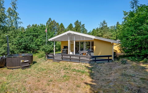 Ursula - 7Km from the Sea: Cottage, Land Lot, Rural Area, Garden Buildings, Shade, Shed, Log Cabin, Yard, Porch