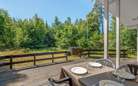 Ursula - 7Km from the Sea: Wood, Porch, Hardwood, Deck, Cottage, Wood Stain, Plank, Shade, Chair, Balcony