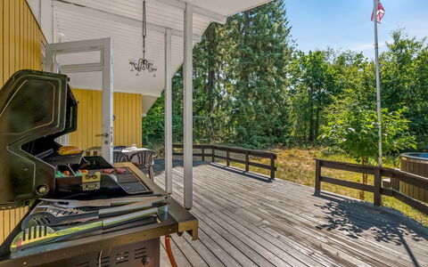 Ursula - 7Km from the Sea: Wood, Porch, Shade, Deck, Hardwood, Plank, Stairs, Outdoor Structure, Siding, Handrail
