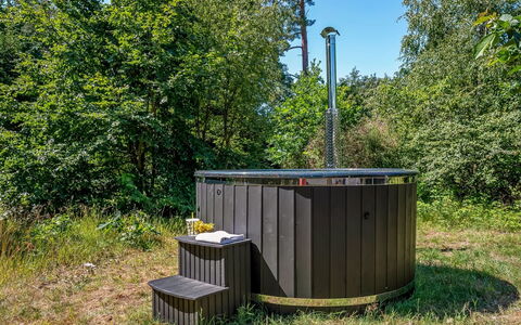 Ursula - 7Km from the Sea: Garden, Backyard, Yard, Garden Buildings, Plumbing Fixture, Outdoor Structure, Log Cabin