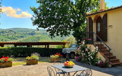 Geranio: Grass, House, Rural Area, Cottage, Roof, Home, Landscape, Plain, Land Lot