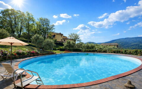 Geranio: Grass, House, Rural Area, Cottage, Roof, Home, Landscape, Plain, Land Lot