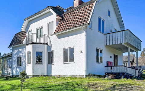 Disponentvillan: Grass, House, Rural Area, Cottage, Roof, Home, Landscape, Plain, Land Lot