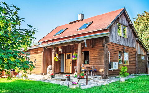 Chata Ujo: Building, Wood, House, Home, Cottage, Roof, Architecture, Rural Area, Siding, Door