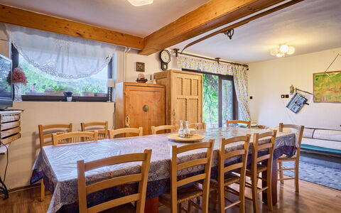 Černý: Furniture, Interior Design, Wood, Ceiling, Dining Room, Table, Kitchen & Dining Room Table, Chair, Flooring, Room