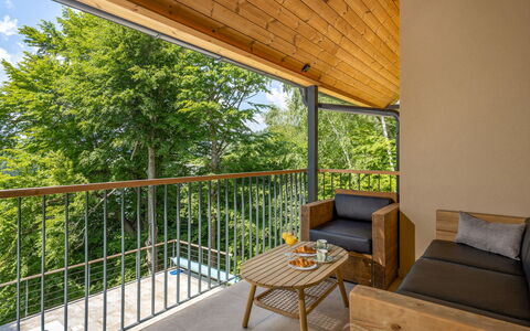 Vrh: Wood, Hardwood, Wood Stain, Chair, Porch, Balcony, Deck, Shade, Outdoor Furniture, Kitchen & Dining Room Table