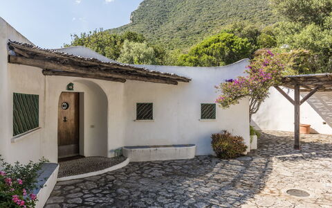 Villa Delfino: Mountainous Landforms, Mountain, Hill, Mountain Range, Landscape, Highland, Hill Station, Shade, Ridge