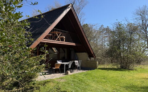 Kaija - from the Sea: Grass, Shrub, Cottage, Home, Roof, Land Lot, Rural Area, Farmhouse, Garden