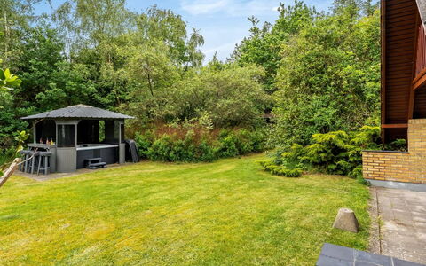 Kaija - from the Sea: Shrub, Garden, Land Lot, Cottage, Groundcover, Lawn, Shade, Backyard, Landscaping, Yard