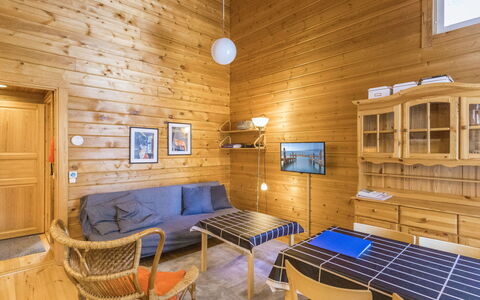 Veramukka B1: Flooring, Wood, Floor, Ceiling, Interior Design, Room, Wood Stain, Wood Flooring, Hardwood, Plank