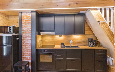 Veramukka B1: Wood, Kitchen, Flooring, Interior Design, Floor, Furniture, Countertop, Kitchen Appliance, Cabinetry, Room