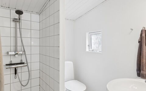 Ami - 850M from the Sea: Wall, Wood, Plumbing Fixture, Flooring, Floor, Bathroom, Plumbing, Toilet, Composite Material, Ceiling