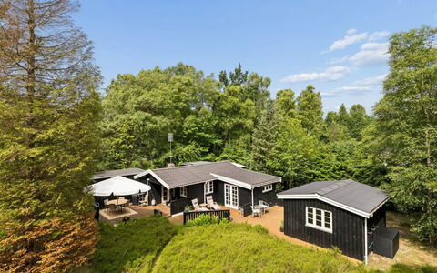 Ami - 850M from the Sea: House, Home, Cottage, Roof, Rural Area, Land Lot, Estate, Garden, Landscaping, Yard