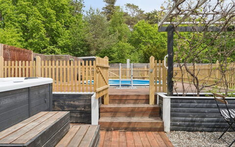 Ingalil - 950M from the Sea: Swimming Pool, Resort Town, Eco Hotel, Resort, Villa