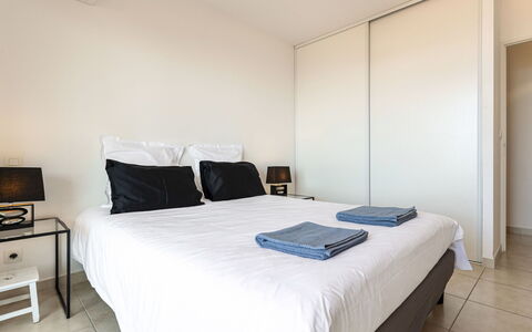 Diana: Bed, Furniture, Bedroom, Interior Design, Room, Floor, Bed Sheet, Bedding, Flooring, Ceiling