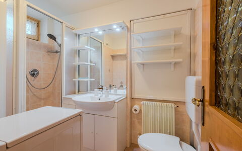 Casa Roby: Bathroom, Bathroom Sink, Plumbing Fixture, Interior Design, Flooring, Floor, Sink, Tap, Bathroom Cabinet, Plumbing