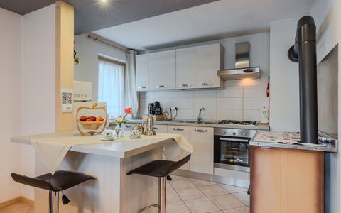 Casa Roby: Furniture, Kitchen, Interior Design, Kitchen Appliance, Countertop, Flooring, Wood, Major Appliance, Cabinetry, Ceiling