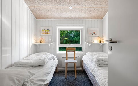 Fria - 200M from the Sea: Wall, Bedroom, Wood, Interior Design, Bed, Ceiling, Bedding, Bed Sheet, Floor, Flooring