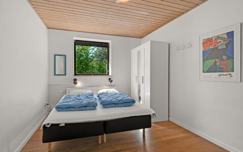 Isalie - 300M from the Sea: Interior Design, Bedroom, Wood, Bed, Ceiling, Floor, Furniture, Flooring, Bed Sheet, Bedding