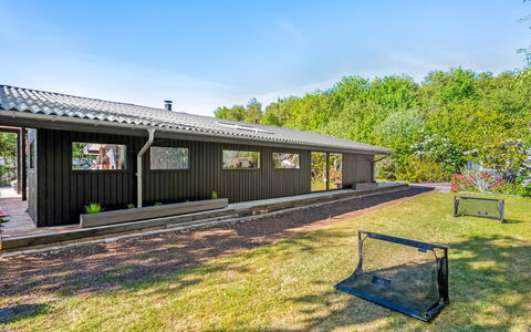 Skuli - 300M from the Sea: Shrub, Roof, Home, Groundcover, Cottage, Shade, Estate, Garden, Garden Buildings, Siding