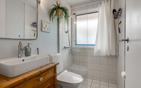 Skuli - 300M from the Sea: Bathroom Sink, Bathroom, Plumbing Fixture, Sink, Interior Design, Tap, Toilet Seat, Mirror, Toilet, Plumbing