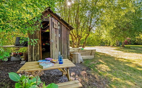 Skuli - 300M from the Sea: Wood, Shed, Shrub, Garden Buildings, Land Lot, Rural Area, Shack, Garden, Groundcover, Trunk