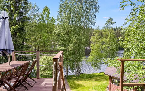 Villa Kaidanjylhä: Deck, Lake, Garden, Hardwood, Porch, Chair, Reservoir, Outdoor Furniture, Eco Hotel