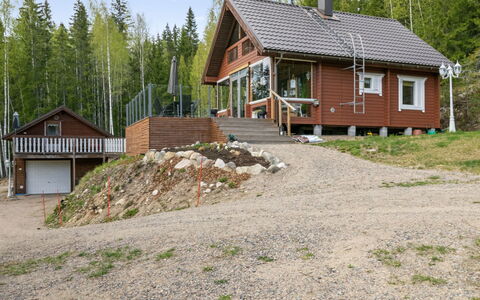 Villa Kaidanjylhä: Wood, Cottage, House, Home, Roof, Rural Area, Log Cabin, Siding, Larch, Porch