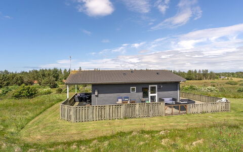Solveig - 1.5Km from the Sea: Building, House, Window, Home, Roof, Residential Area, Shrub, Cottage, Land Lot