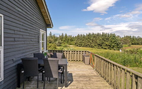 Solveig - 1.5Km from the Sea: Building, House, Window, Home, Roof, Residential Area, Shrub, Cottage, Land Lot