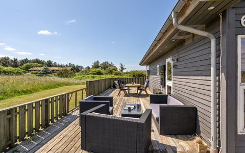 Solveig - 1.5Km from the Sea: Building, House, Window, Home, Roof, Residential Area, Shrub, Cottage, Land Lot