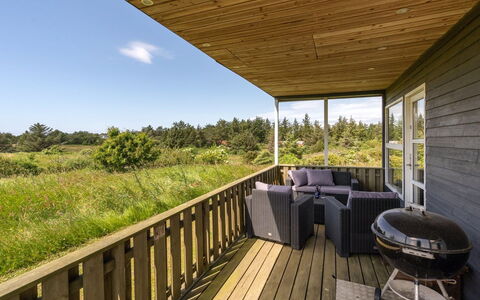 Solveig - 1.5Km from the Sea: Building, House, Window, Home, Roof, Residential Area, Shrub, Cottage, Land Lot
