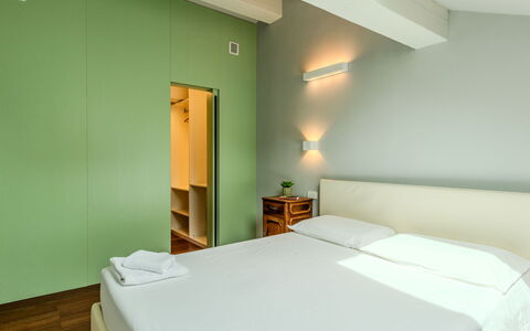 Zani: Interior Design, Floor, Flooring, Ceiling, Room, Apartment, Bed, Bedroom, Bed Frame, Bedding
