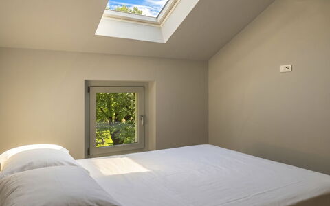 Zani: Wall, Bedroom, Interior Design, Wood, Ceiling, Floor, Bed, Flooring, Lighting, Home