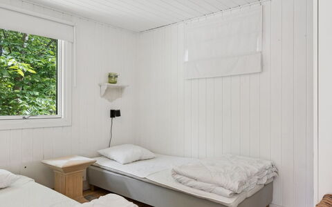 Stig - 1.1Km from the Sea: Wall, Wood, Flooring, Floor, Bedroom, Interior Design, Bed, Furniture, Ceiling, Room