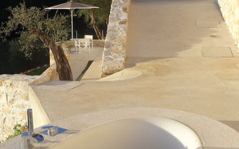 Villetta Farfallina: Property, Wall, Limestone, Architecture, Concrete, Beige, Floor, Tile, Marble