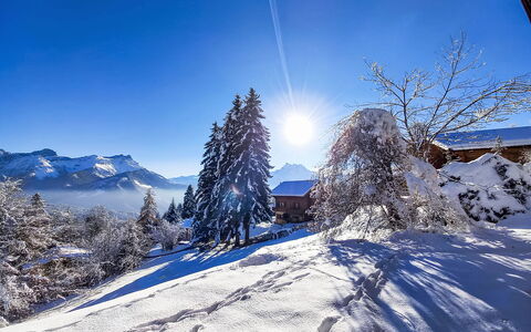 Chalet le Cornuit: Sky, Snow, Blue, Winter, Mountainous Landforms, Mountain, Mountain Range, Hill Station, Highland, Freezing