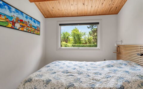 Maris - 200M from the Sea: Wall, Bedroom, Wood, Interior Design, Bed, Ceiling, Bed Sheet, Bedding, Floor, Furniture